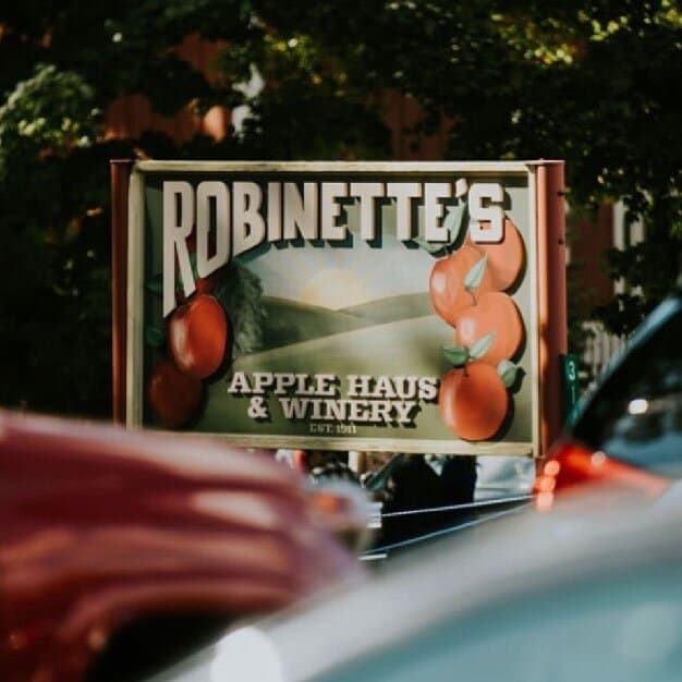 Welcome to Robinette's Apple Haus & Winery! 