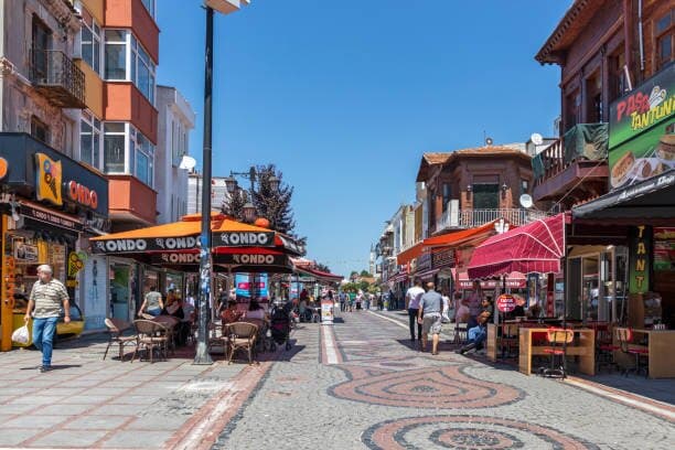 Edirne'nin ünlü Saraçlar Caddesi