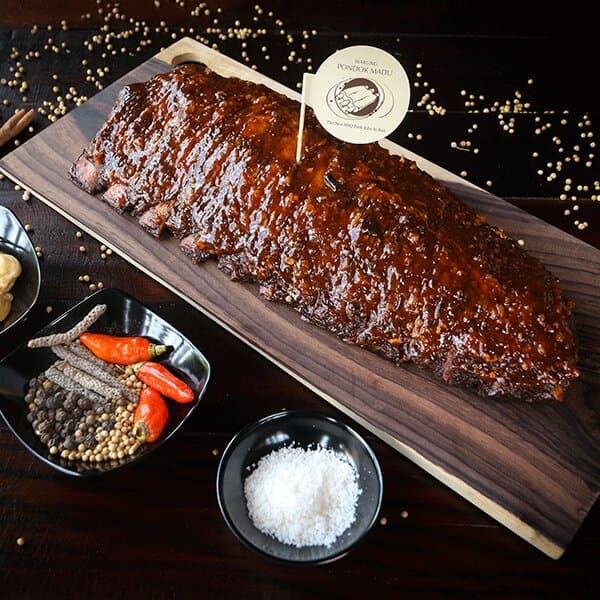 This original BBQ pork ribs is perfect for children, because it doesn't taste spicy, the sweet BBQ sauce is combined with the sensation of ginger taste, the spices that seep into the meat with a cooking process  more than 10 hours and very suitable to be served with french fries.