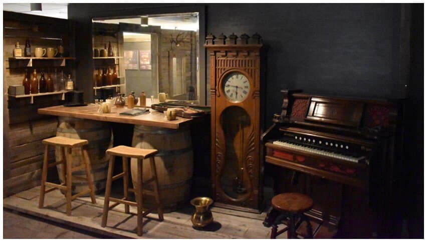 1890s Bar Scene