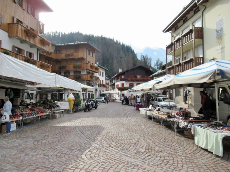 Il mercato nel centro di Caprile