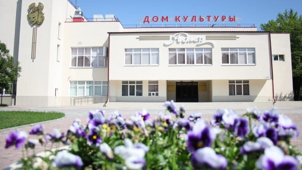 Музей истории Адлерского района находится в здании РДК "Адлер" на втором этаже