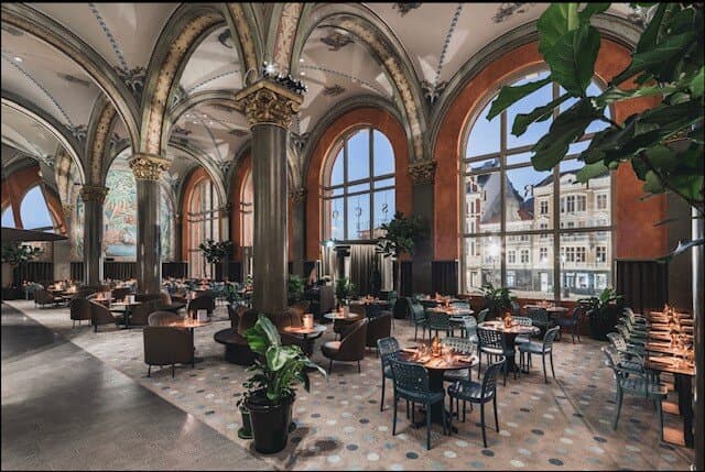Frescohallen, overlooking Bergen Fishmarket, Mount Floien and Bryggen is serving a Continental meny with focus on local seafood.
