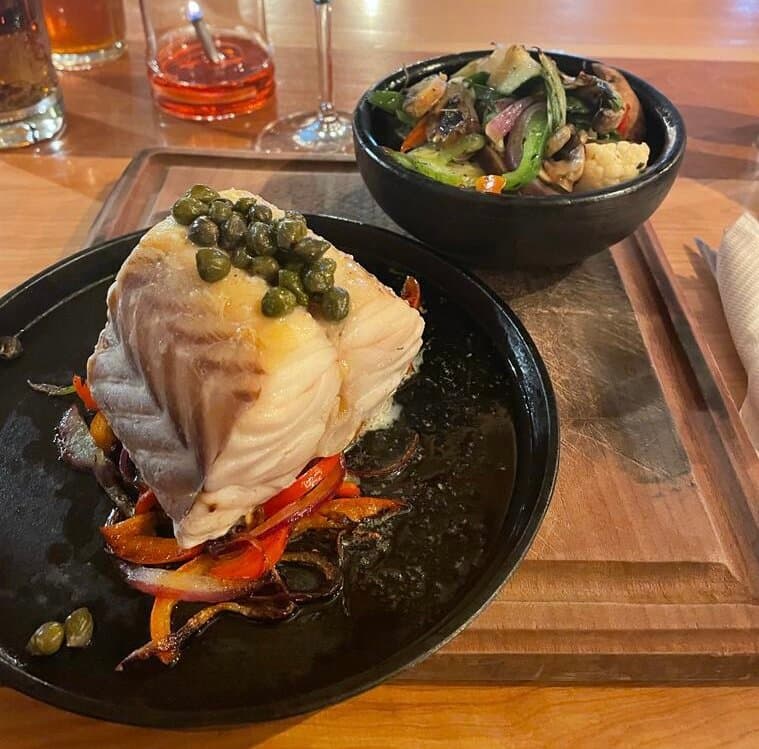 Congrio dorado al horno + guarnición 