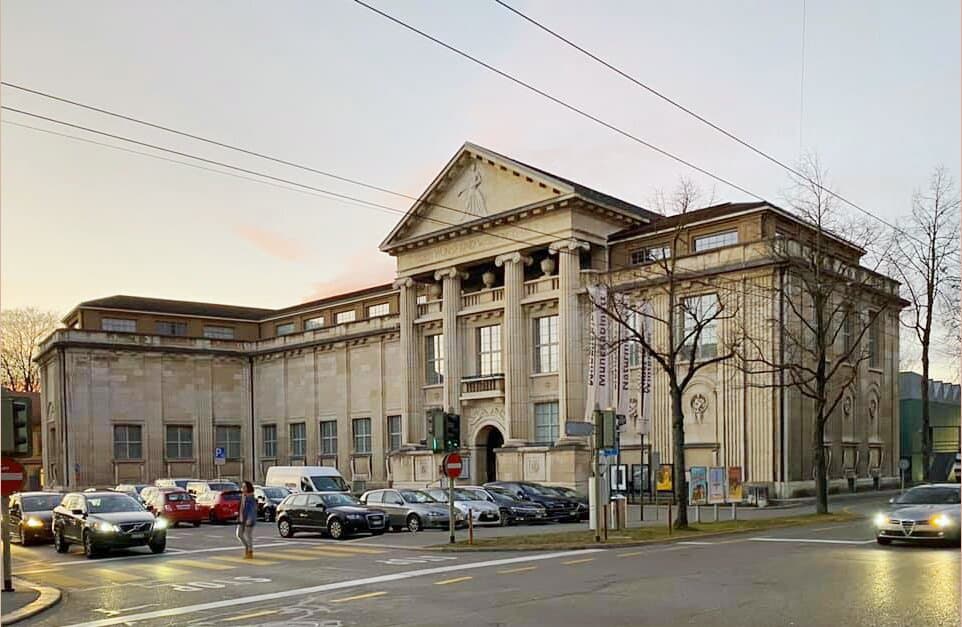 Das Gebäude beherbergt das Naturmuseum und das Kunst Museum. 