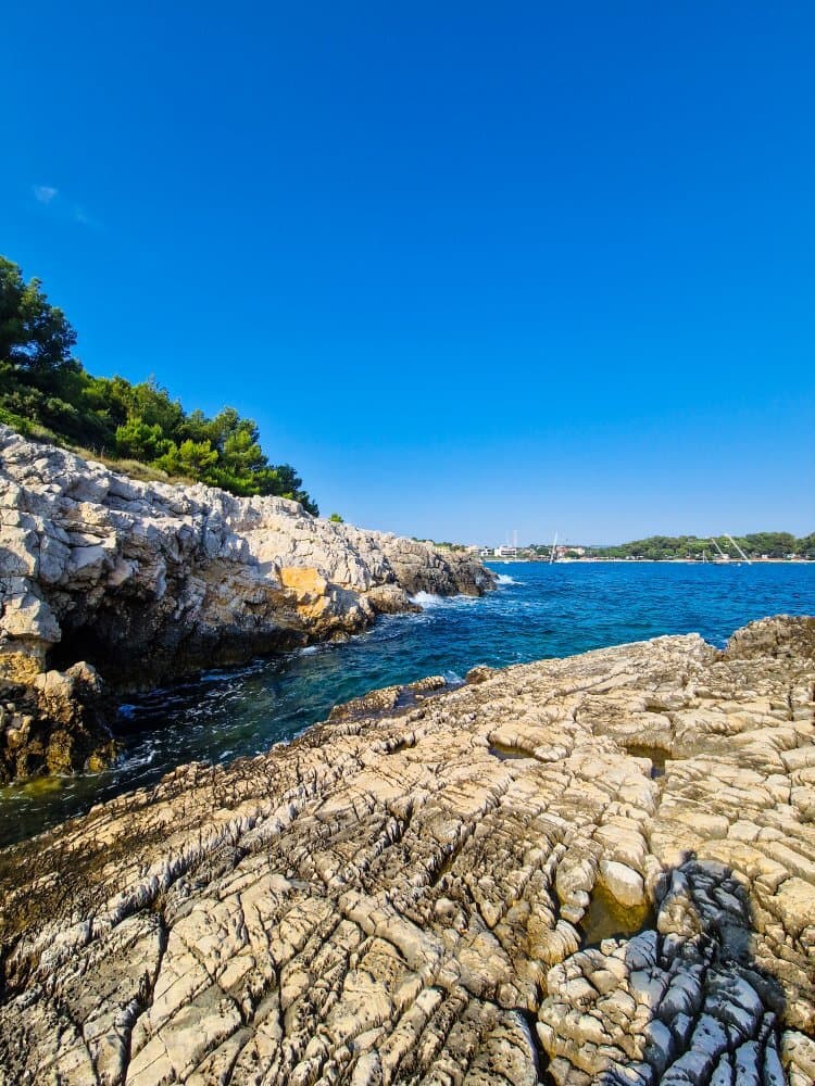 Valovine Bay