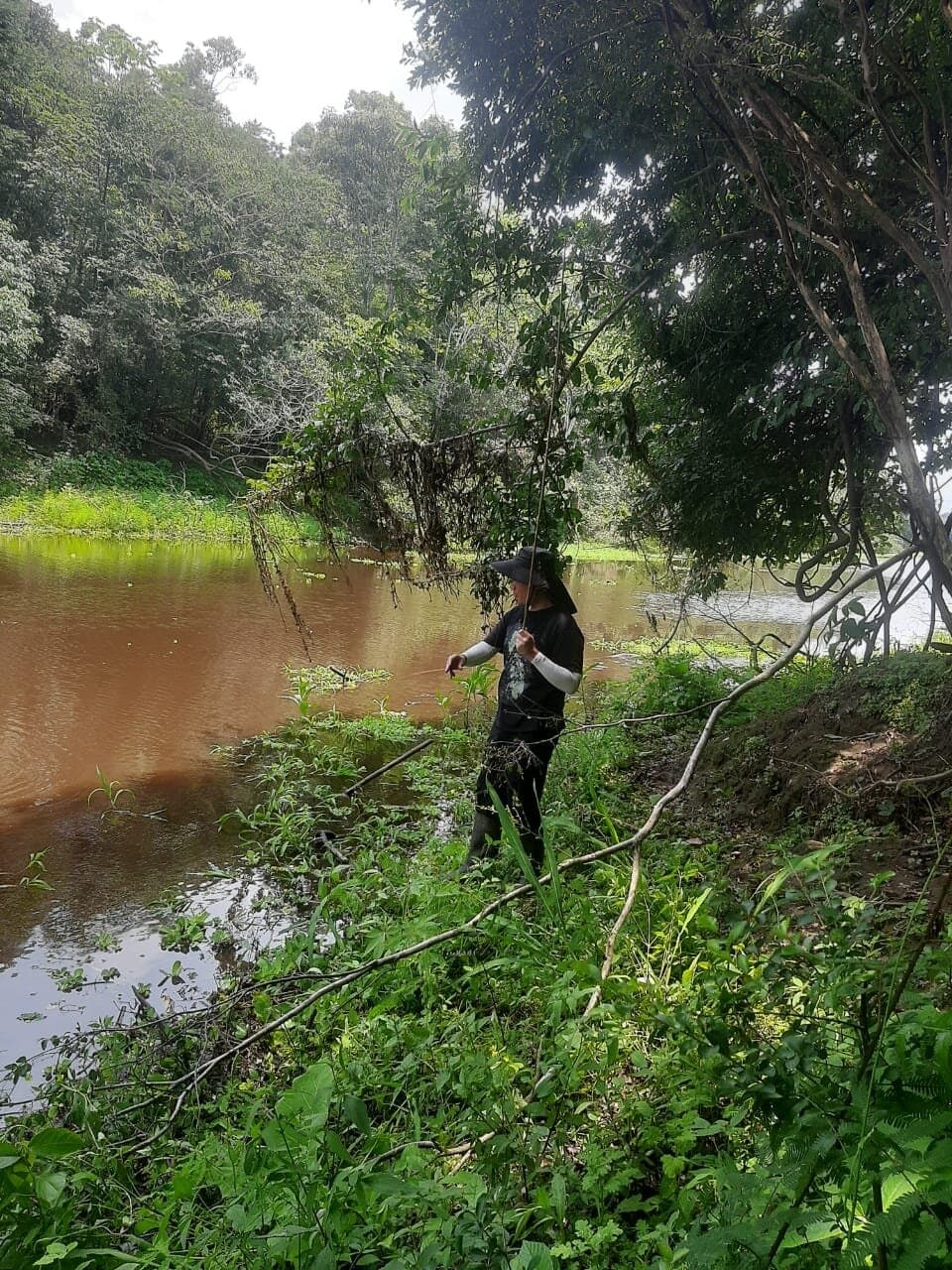 En la tribu de los kukamas con mis amigos de polonia