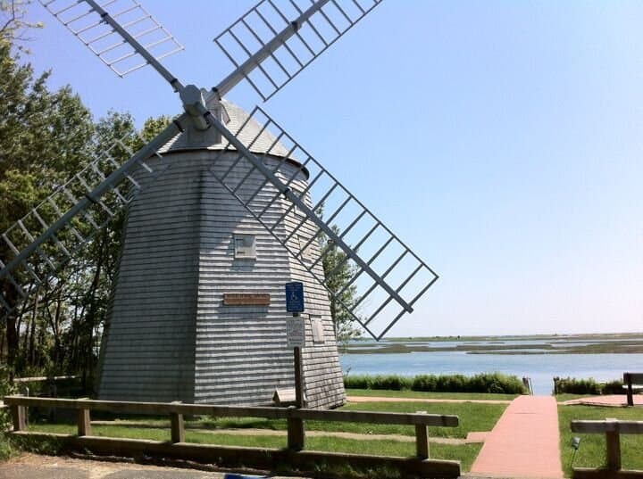 At the Judah Baker Windmill, there are stairs down to Windmill Beach, a small sandy beach, only visible at low tide.