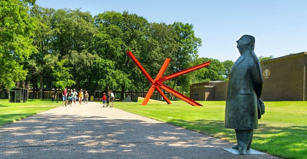Entree Kröller-Müller Museum, zomer, photo Marjon Gemmeke