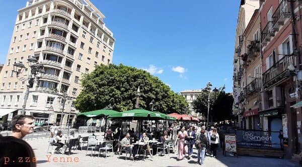 piazza Yenne