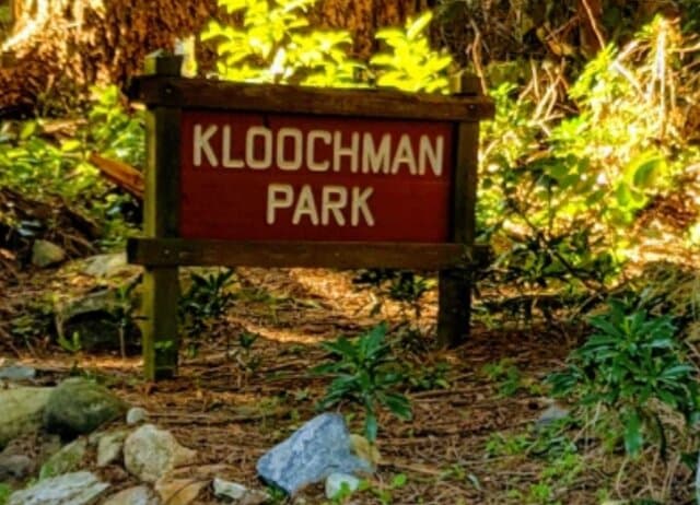 Correct spelling of this park and sign at the entrance 