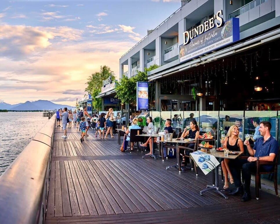 Dundee’s Restaurant on the Waterfront’s modern Australian menu features tender Australian bred beef grilled to perfection; fresh local seafood, pastas, salads and unique Australian fare such as kangaroo and crocodile as well as house made desserts.