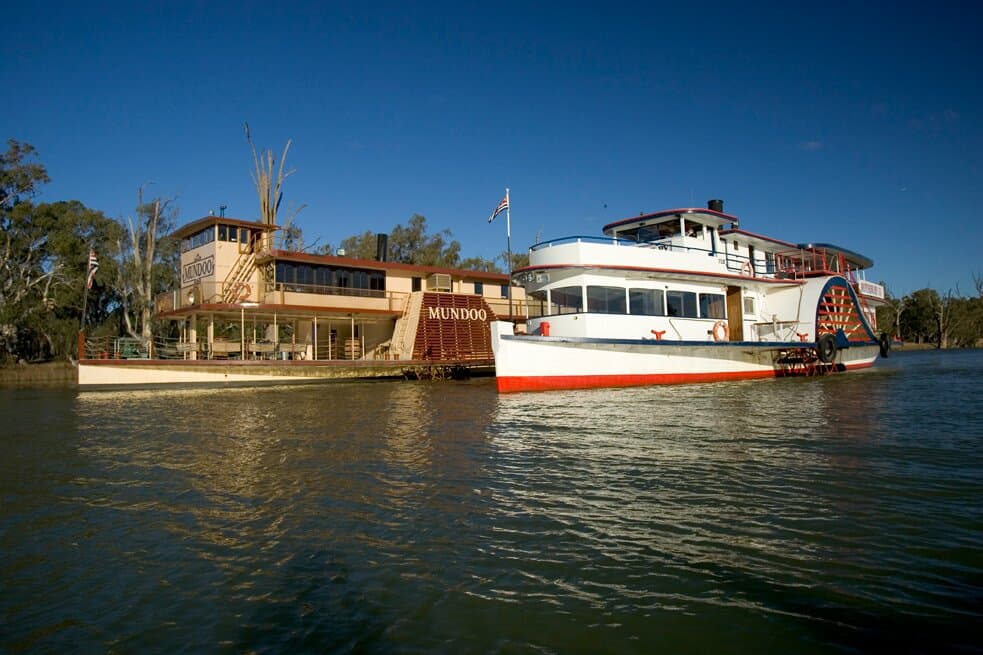 Mildura Paddle Steamers - established in 1955.  Paddle Boat Mundoo (1987) Paddle Vessel Rothbury (1881)