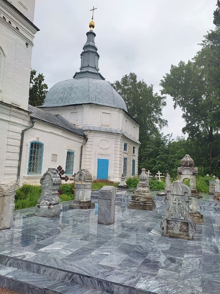 Zavalnoe Cemetery