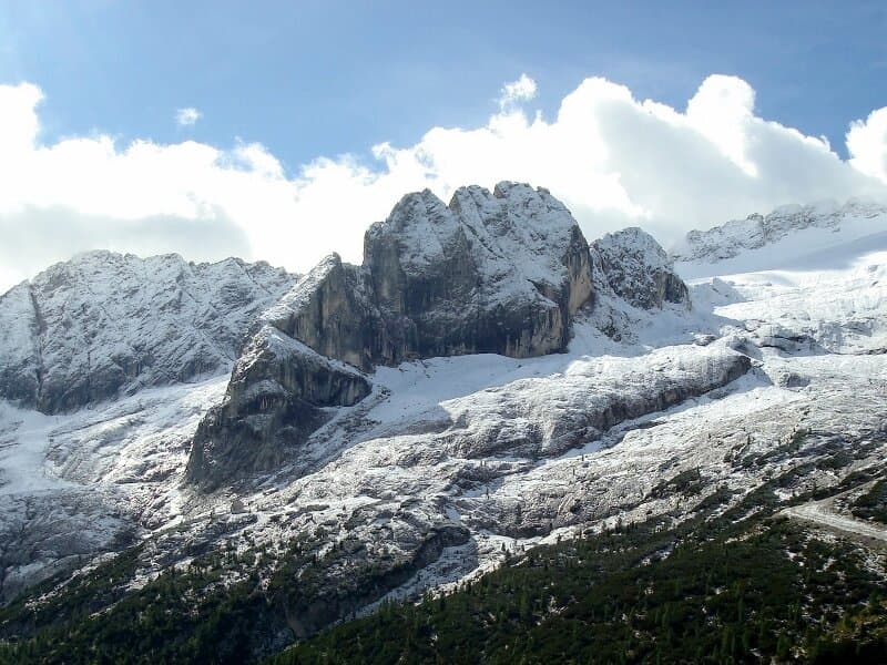 Il Sasso delle Undici imbiancato dalla neve settembrina