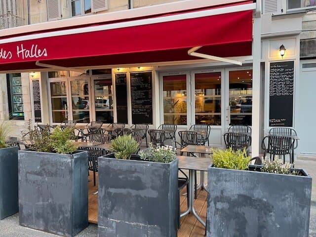 Nouvelle façade de plus près avec la nouvelle terrasse ! 