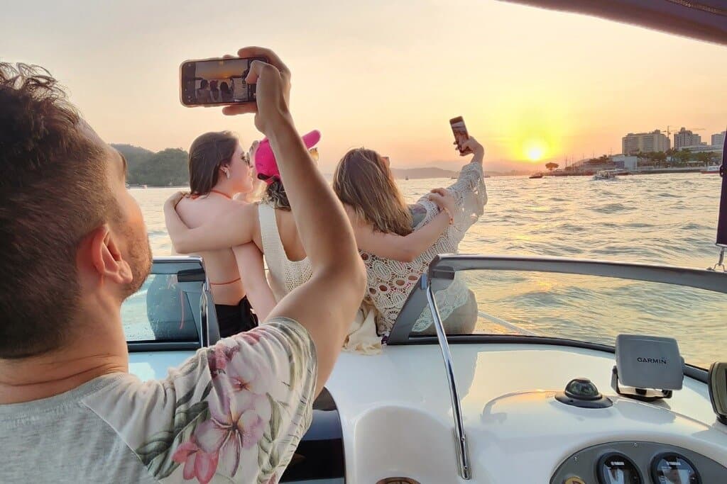 Passeio de escuna Guarujá