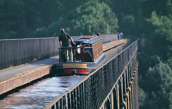 Crossing Pontcysyllte Aqueduct