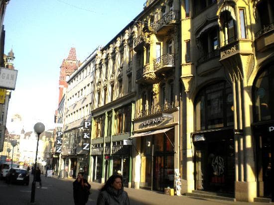 Freie Strasse ends at Market Square, but the shopping mile doesn't