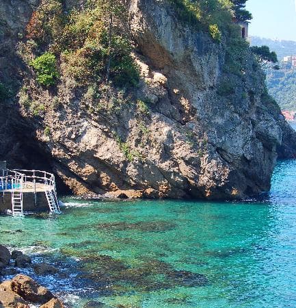 un tuffo per i più coraggiosi nelle gelide acque solfuree