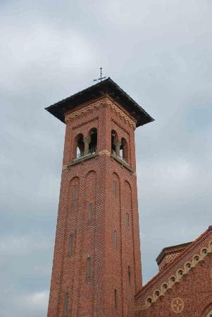Looking up at the First Presbyterian Church