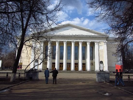 А так выглядит фасад здания.