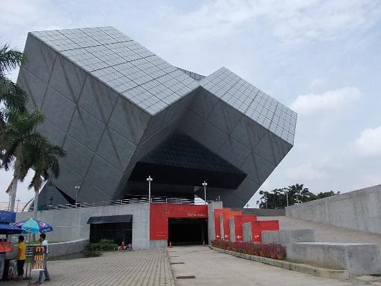 ユニークな建物