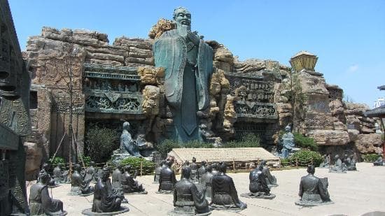 Große Statue