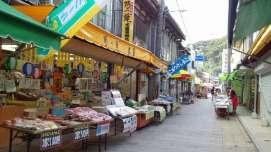 庶民的な朝市
