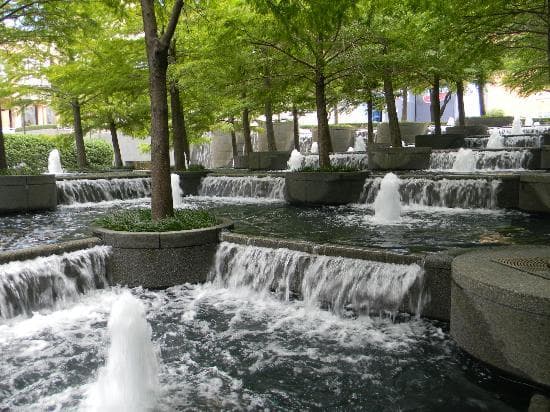 the beautiful waterfalls/fountains
