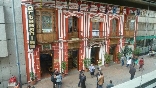 Touristenläden an der Plaza Santander, neben dem Goldmuseum
