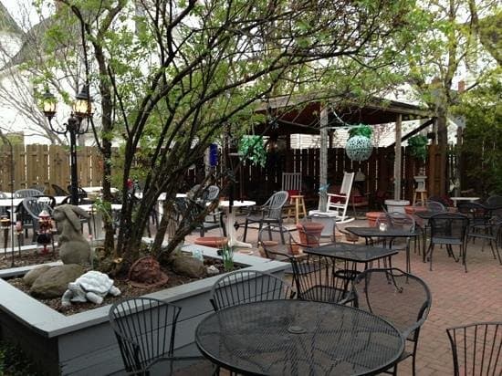 Wonderful, historic restaurant in Cleveland's Little Italy District. Great food, excellent servi