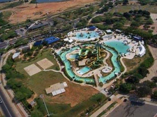 y aqui casi toda la vereda pero claro es mucho más grande