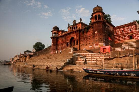 Chete Singh Ghat, viewed from a boat on the Ganges around 7 am.