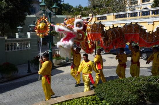 CNY Parade - making way through St. Augustine Square 