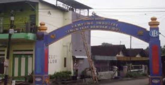 Sentra Tenun Ikat Bandar Kidul