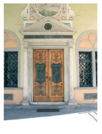 Il portone della Chiesa.