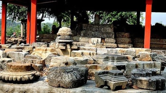 Sculptures in Madan Kamdev site