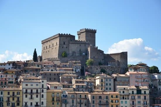 Castello Orsini, vista laterale del Cassero e del Merlo Maschio