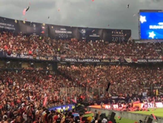 Se desató la tormenta,  justo después del espectáculo de Los Palmeras y Luis Fonzi y antes del inicio del partido