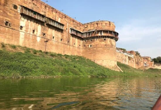This Fort is a Fort built by Mughal emperor Akbar at Allahabad, Up, in 1583.  Timing: 9:30 AM to 6:00 PM  Entry Fee: Free  You can book online taxi from Allahabad station to Allahabad Fort to avail hassle free service. To book a taxi online visit https://www.maxitaxiservices.in/