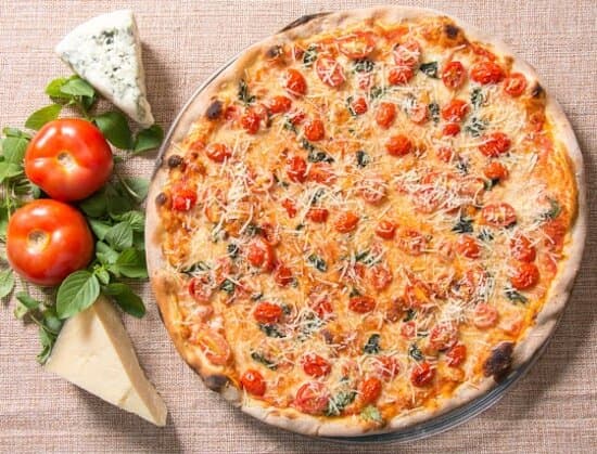 Não deixe para amanhã, a pizza que você pode comer hoje 🤩😋
.
Pizzas Artesanais no Forno a lenha, Massas, Calzones e muito mais...
.
Restaurante: Diariamente das 11:30 às 16:00h
Pizzaria: Quinta à Terça das 19:00 às 00:00h
.
📞 Pedidos: (22)99603-1254