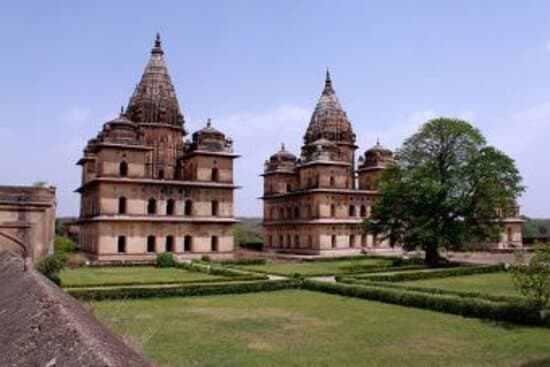 The Bindrabin temple is one of the religious places in Dadra and Nagar Haveli. This Temple is also known as Tadkeshwara Temple among the local residents of the area. It is situated on the banks of River Sakartod approximately 18 kilometers from capital city Silvassa. This ancient temple is dedicated to Lord Shiva.