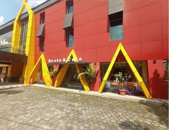 tampak depan resto Dlira