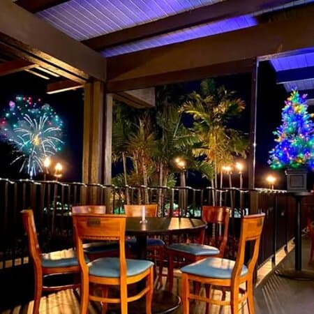 Manoli's in the evening