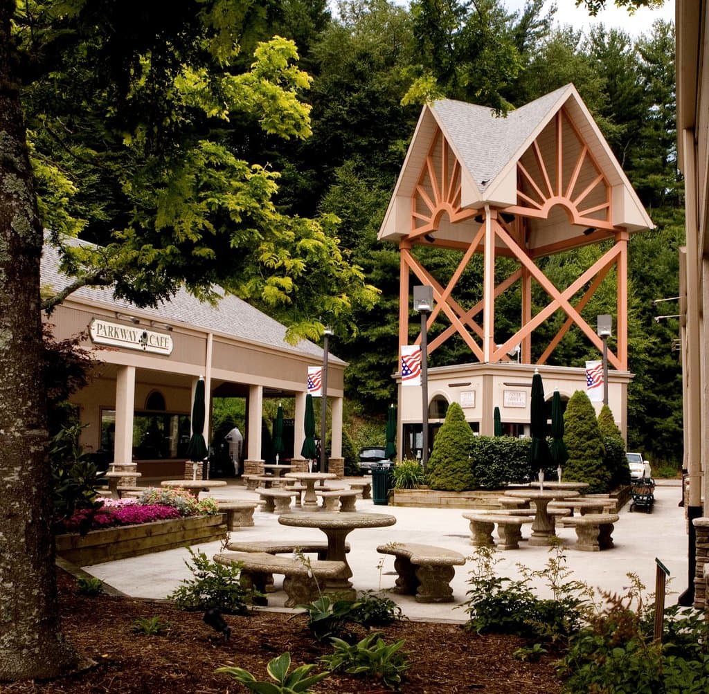 Shoppes on the Parkway Outlets