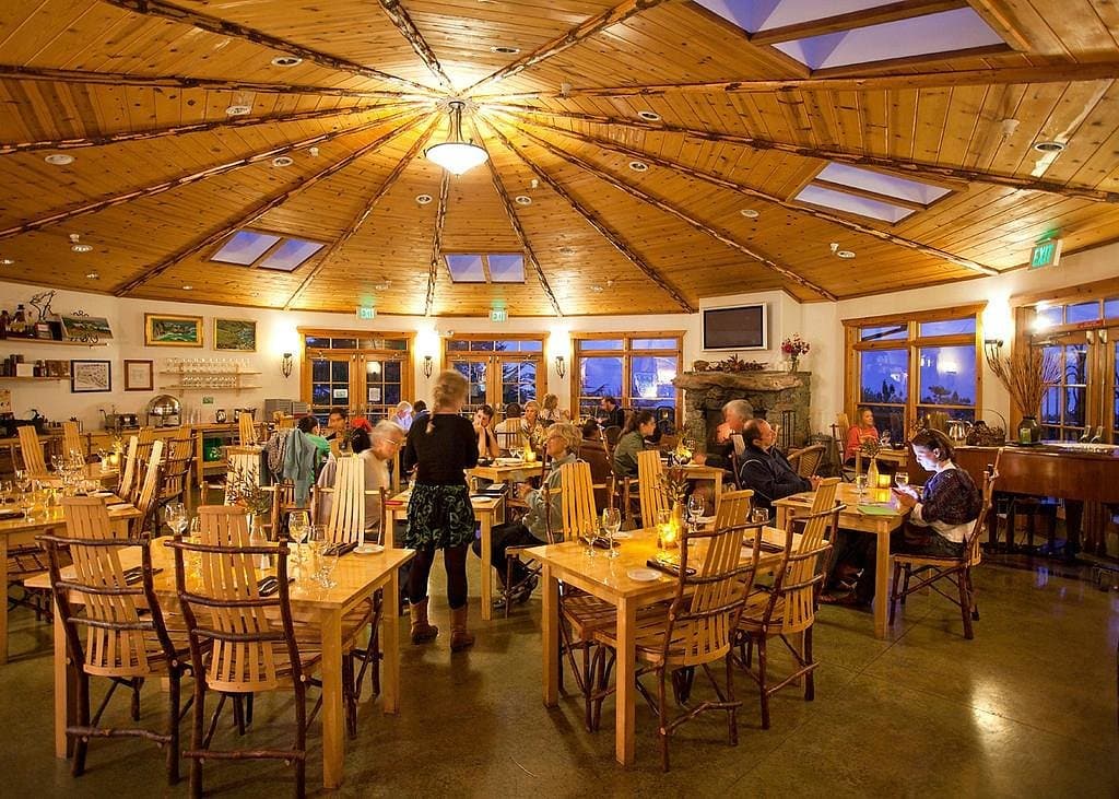 Ocean view dining room