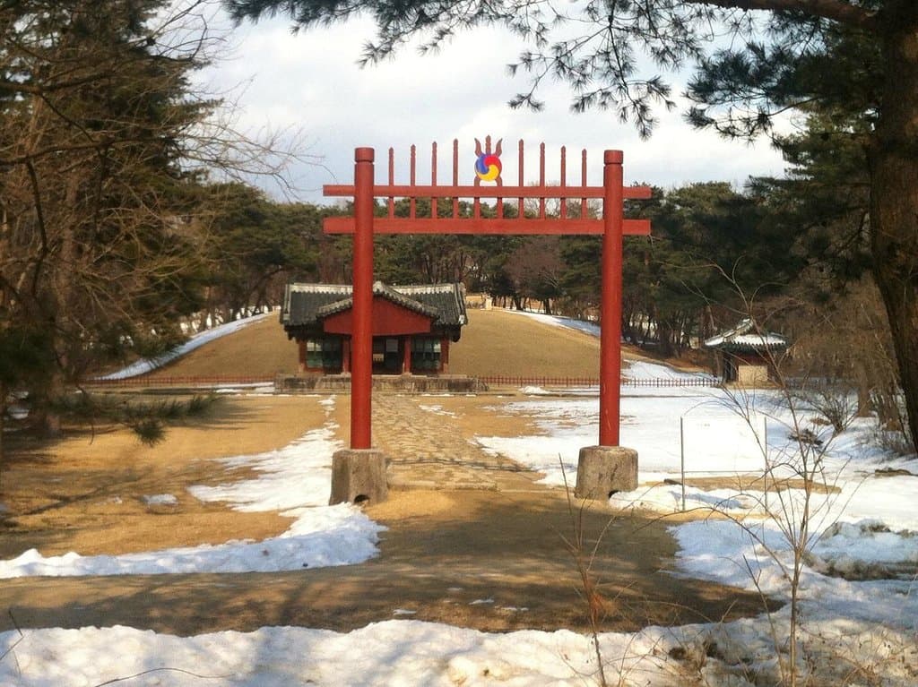                   Seosamneung
                