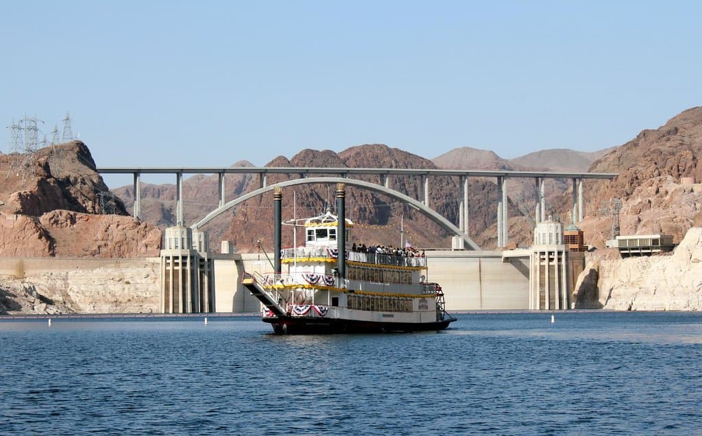 Stunning views of the Hoover Dam and its bridge