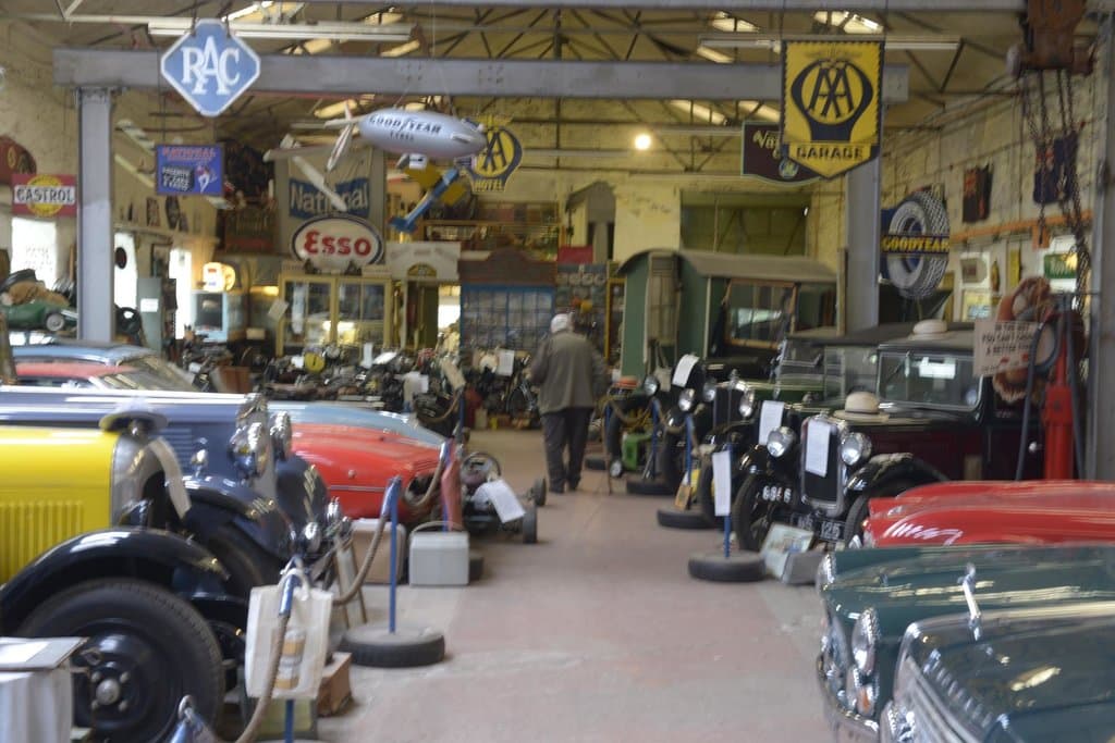 Proprietor heading for the exit after polishing the Humber